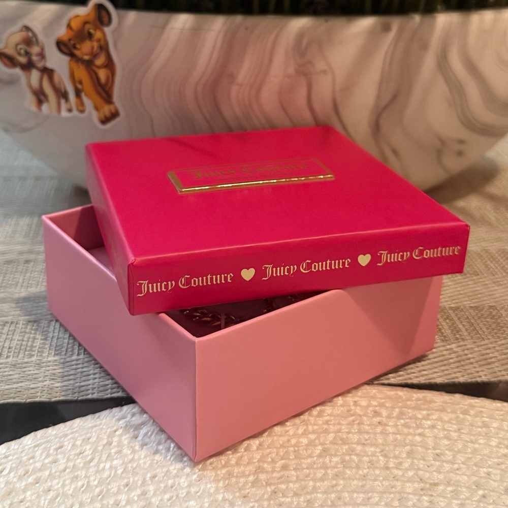 Juicy Couture Pretty Gold Heart Bracelet - Picture 4 of 4